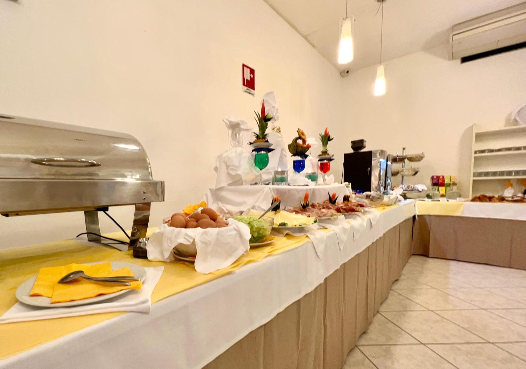 Hotel Myriam لينانو سابيادورو المظهر الخارجي الصورة